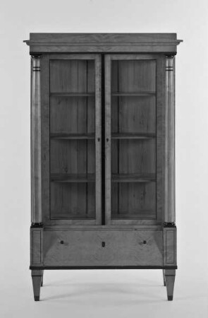Vitrinenschrank