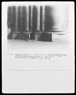 Basis des südlichen Triumphbogenpfeilers