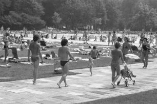 Badebetrieb im Rheinstrandbad Rappenwört