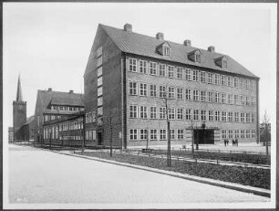Breslau (Wroclaw). Volksschule, Klodnitzer Straße. Hauptansicht