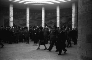 Chisinau: Der König auf der Ausstellung "Befreites Bessarabien", in der Ehrenhalle [Basarabia eliberata]