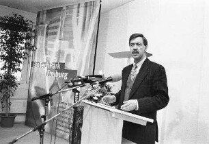 Freiburg im Breisgau: Wirtschaftsminister Walter Döring bei der Eröffnung des Bio-Tech-Zentrums