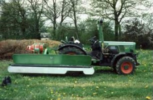 Fotografie: Obstbau, Pflege & Schnitt, Bodenpflege, Mulchgerät
