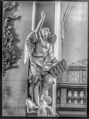 St. Michael: Chor, Engel am Chorbogen
