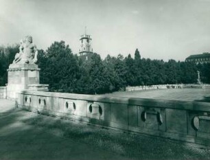 Stadtpark Schöneberg. Blick auf das Rathaus