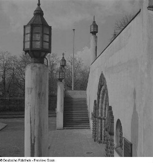 Teilansicht der Treppe an der Russischen Gedächtniskirche