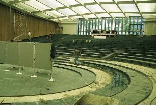 Freiburg im Breisgau: Renovierungsarbeiten im Audimax der Universität