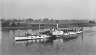 Personen-Seitenraddampfer "Lössnitz" (1873, Werft Blasewitz). Aufnahme bei Heidenau