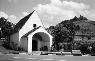 Staufen: Magdalenenkapelle mit Burg (renoviert)