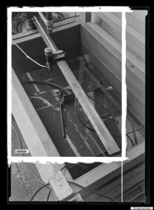Unbezeichnete Apparatur, Teilansicht 4, Retusche, Foto 1960