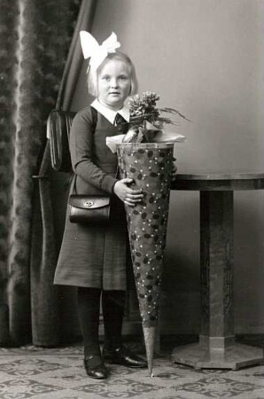 Roßwein. Schulanfängerin Ruth Hauptmann