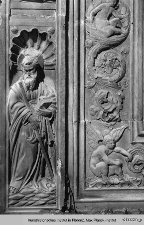 Fassade der Johanneskapelle : Rahmenornamentik mit Propheten, Heiligen und Putten