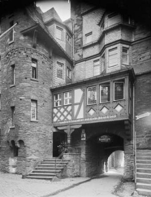 Eingang zum Hotel Zum Kranenturm/Krahnenturm in Bacharach