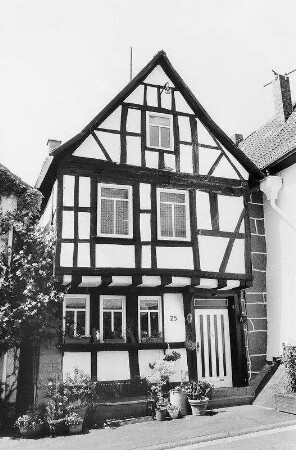 Wohnhaus, Fachwerk; Gelnhausen, Am Rain 25