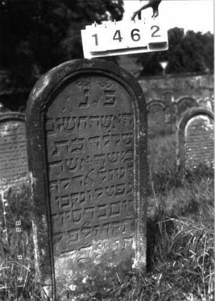 Grabstein 1462 (Index: 100098051) Maße HxBxT: 107x51x11 cm: Grabstein 1462