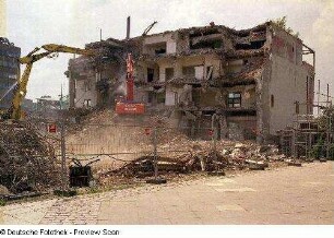 Ehem. Gaststätte "Am Zwinger" während des Abrisses