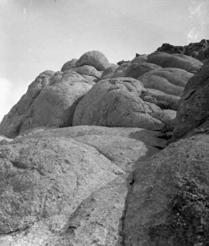 Felsen am Ingolfsfjall, Island
