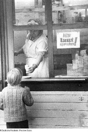 An einem Eisstand