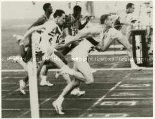 Goldmedaille für Armin Hary im 100m-Lauf