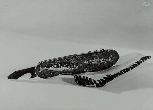 Ein Taschenmesser für Fischer. Entwurf und Ausführung Akad.-Bildhauer Kurt Riedl, Österreich