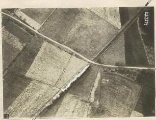 Zug auf der Fahrt von Freising nach Pulling (900 m)