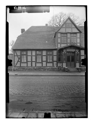 Lübz, Plauer Straße. Wohnhaus. Straßenfront (Teilansicht)