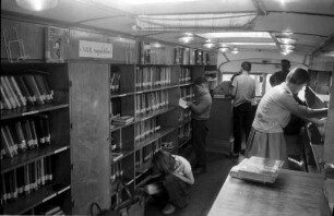 Bücherbus der Stadtbibliothek Karlsruhe.