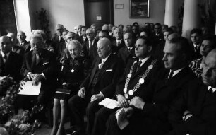 Lahr: Altregierungspräsident Waeldin, 80 Jahre; Festakt im Rathaus mit: von links nach rechts: Dichtel, Frau Waeldin, Oberbürgermeister Brucker, Person