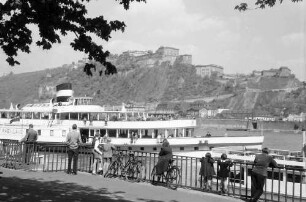 Koblenz: Rheindampfer, Hintergrund Ehrenbreitstein