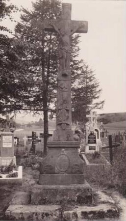 bei Dahn, Friedhof. Kruzifix