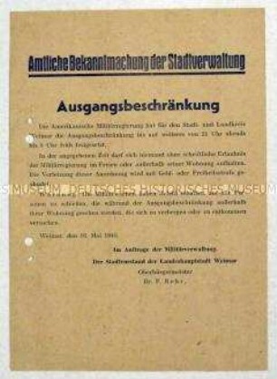 Amtliche Bekanntmachung der Stadtverwaltung von Weimar im Auftrag der us-amerikanischen Militärverwaltung zur Festsetzung einer Ausgangsbeschränkung
