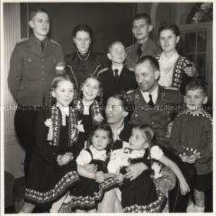 Die Reichsfrauenführerin Gertrud Scholtz-Klink mit ihrer Familie
