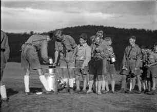 Murnau: Hochlandlager, Abendbrot, Anstellen zum Tee