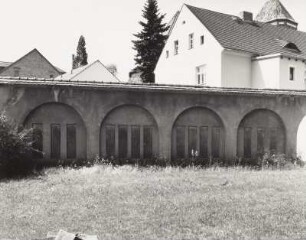 Senftenberg (Brandenburg). Kirchplatz. Mauernischen mit Gedenktafeln für Gefallene des Ersten Weltkrieges