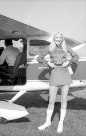 Freiburg: Flugplatz, Ankunft mit dem Flugzeug