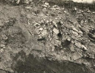 Sächsische Schweiz. Sandstein (links) und Basalt (rechts) am Großen Winterberg