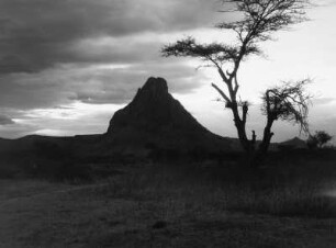 Amba Toquile : Blick auf den Amba Toquile, in der Hasamo Ebene in Eritrea