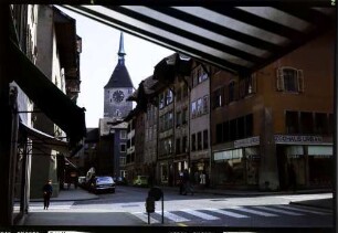 Aarau: Rathausgasse mit Torturm