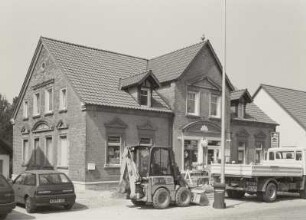 Wohnhaus mit Laden