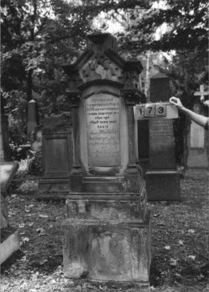 Grabstein 173 [Hahn S. 157 Grab-Nr. 129]