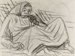 Sitzende alte Frau mit Pfeife