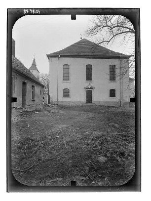 Altlandsberg. Reformierte Kirche (ehem. Schloßkirche, 1768, Veränderung 1896). Südseite mit Portal