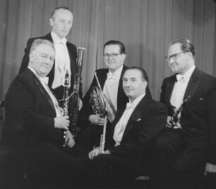 Gruppenaufnahme vom Bläserquintett der Staatskapelle (Prof. Fritz Rucker)