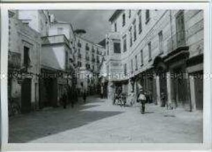 Geschäftsstraße in Amalfi, Stadt am Mittelmeer, Italien