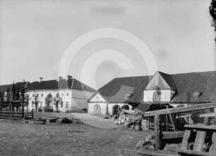 Herrenhaus und Scheune auf dem Gutshof Dubenalken