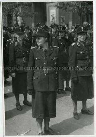 Volkspolizistinnen bei der Parade zum 1. Mai