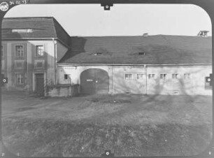 Rammenau, Am Schloß 4. Schloß. Wirtschaftshof (Meierhof, 1721-1737). Hofansicht von Südost