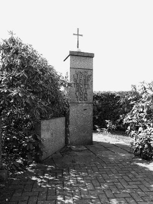Gefallenendenkmal (Gefallenendenkmal); Grebenhain, Am Pfarrgarten 3