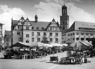 Darmstadt. Marktplatz. Ansicht während eines Markttages