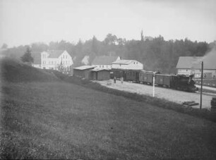 Ortsteilansicht mit Haltepunkt der Schmalspurbahnstrecke Herrnhut - Bernstadt